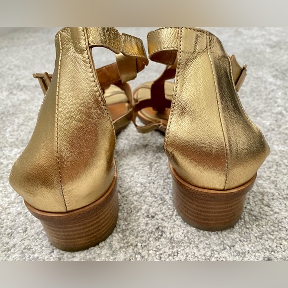 AQUATALIA Risa Gold Leather Sandals
Size: 9 - Picture 5 of 8